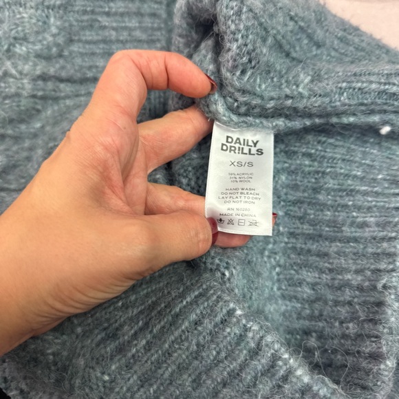 Daily Drills Womens Wool Blend Blue Cable Knit Sweater Size XS / Small Crew neck - Picture 7 of 7